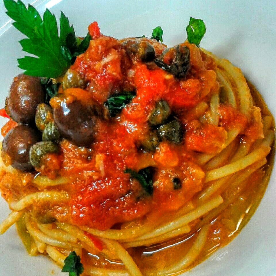 Bucatini con Olive Nere e Capperi
