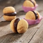 Baci di Dama Siciliani: la ricetta del dolce che unisce mandorle, cioccolato e tradizione